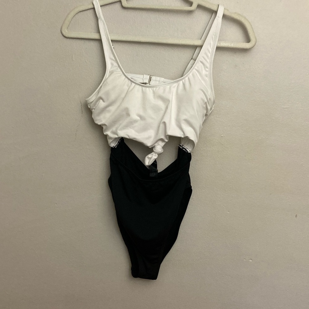 7-29 Hurley one piece Swimsuit Small black white Colorblock